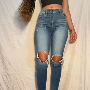 Eunina Women’s Skinny mid rise ripped jeans size 3